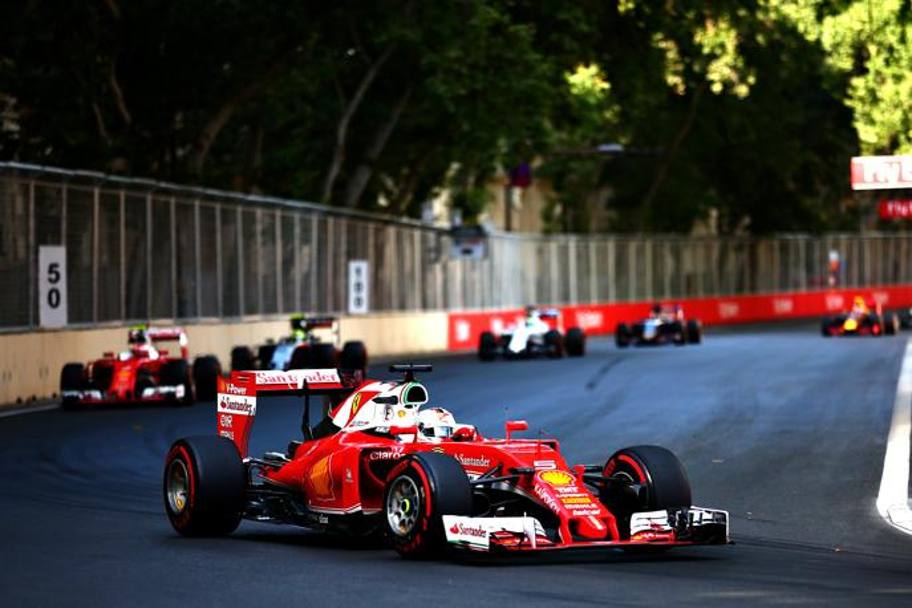 Vettel davanti a Raikkonen. Getty